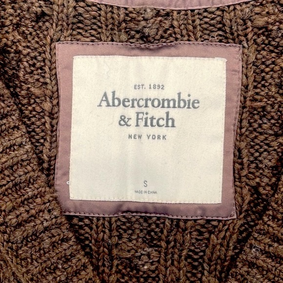 A&F Loose Knit Brown Cable V Neck Sweater- Small - Picture 3 of 6